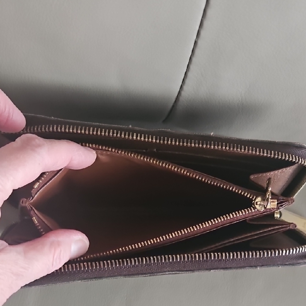 Authentic Louis Vuitton Tan and Brown Monogram Zipper Wallet 8x4 - Picture 9 of 16